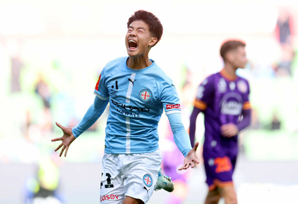 這位17歲的中場球員是澳大利亞超級聯(lián)賽的首個世界進(jìn)球 中國國家橄欖球隊和國家青年隊的簽約曙光是嗎？